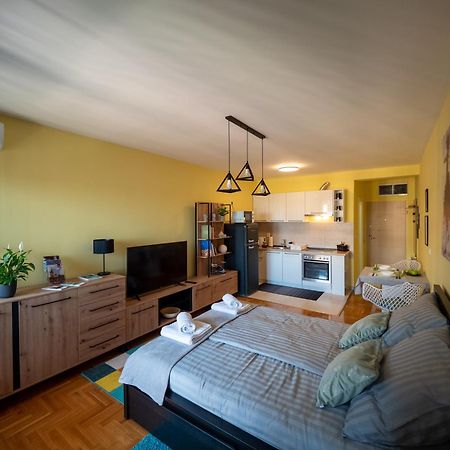 Green Apple Apartment Subotica Buitenkant foto