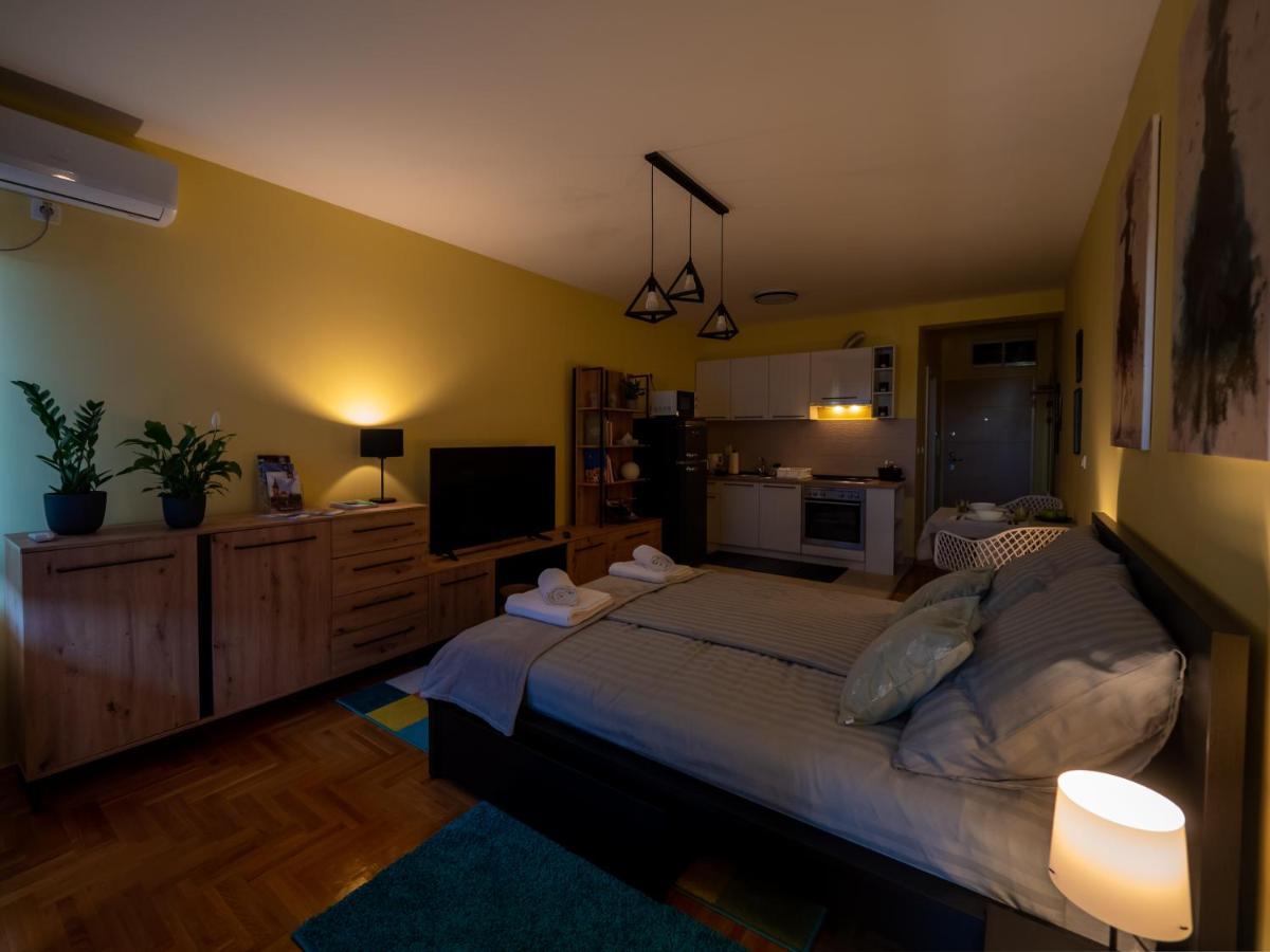 Green Apple Apartment Subotica Buitenkant foto