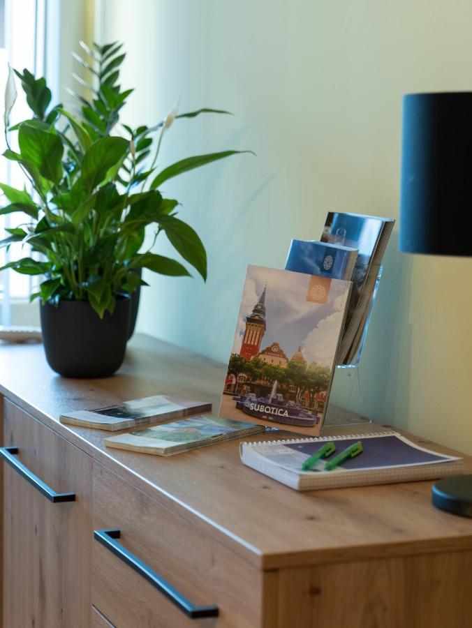 Green Apple Apartment Subotica Buitenkant foto